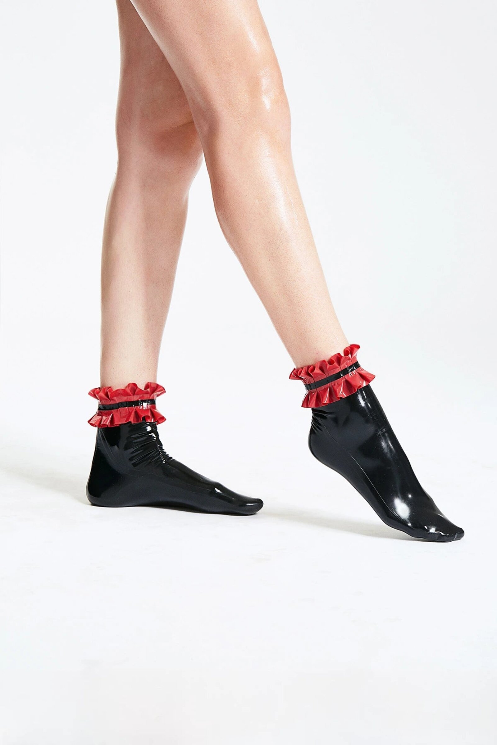 Froufrou – Socquettes latex à volants