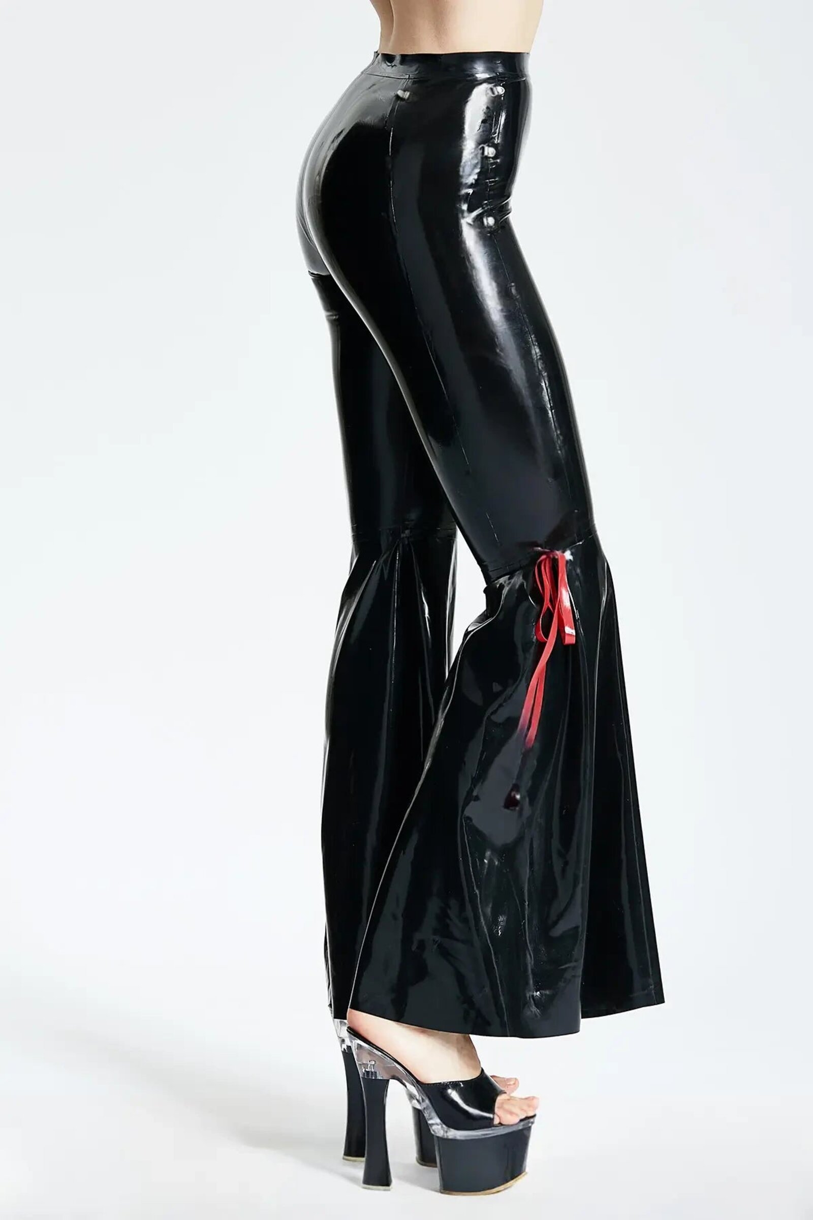 Funky – Pantalon latex évasé lacé