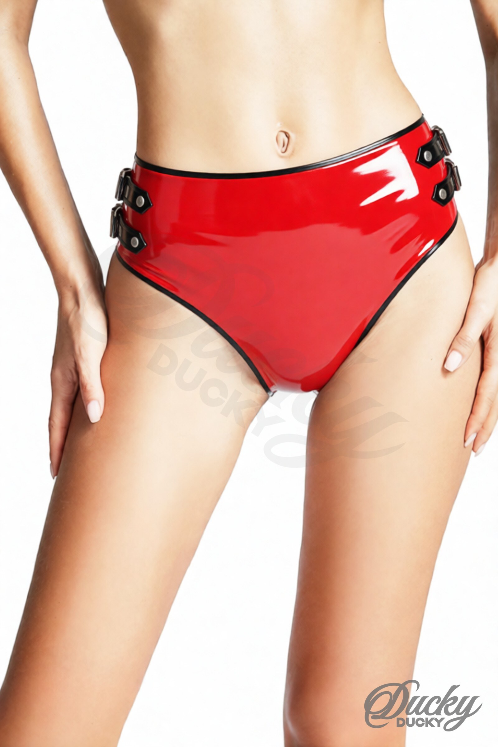 Revue – højt skårne hotpants i latex med spænder
