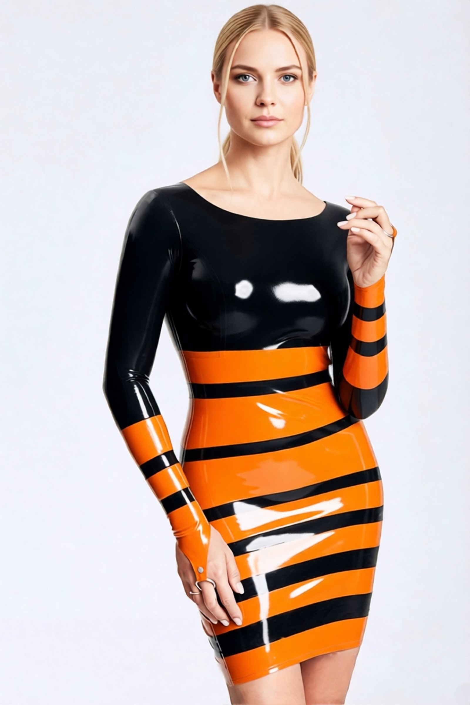 Tigresse – mini-robe latex à rayures